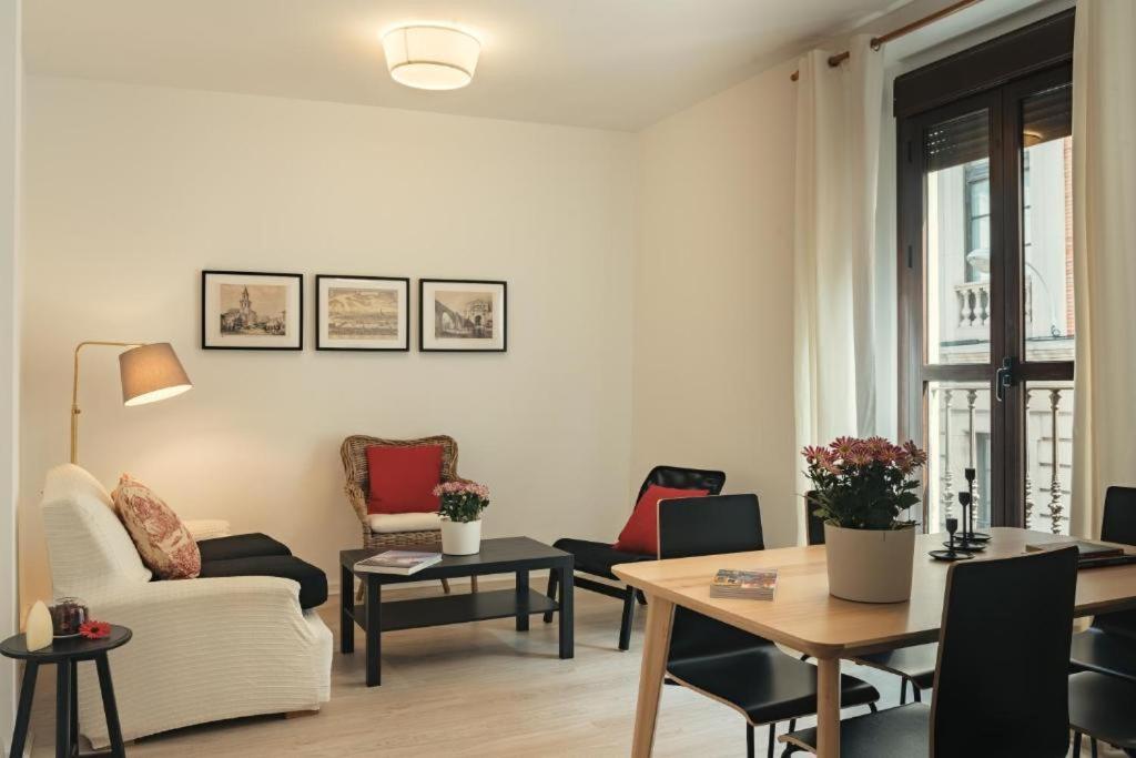 Apartamentos San Pedro Sevilla Eksteriør bilde
